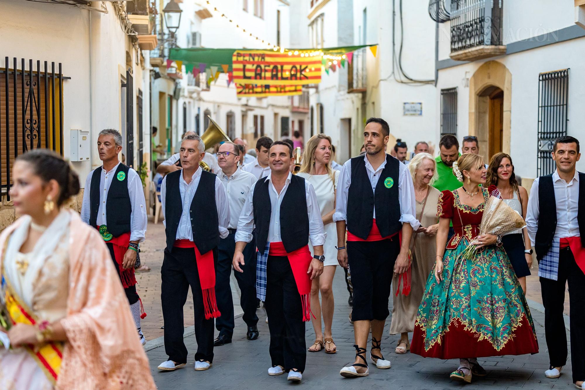 Ofrenda de flores a la Mare de Déu de l'Assumpciò en La Nucía