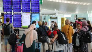 Ambiente de pasajeros en el aeropuerto de El Prat