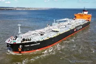 Evacuan a un tripulante herido de un petrolero que navegaba frente a la costa gallega