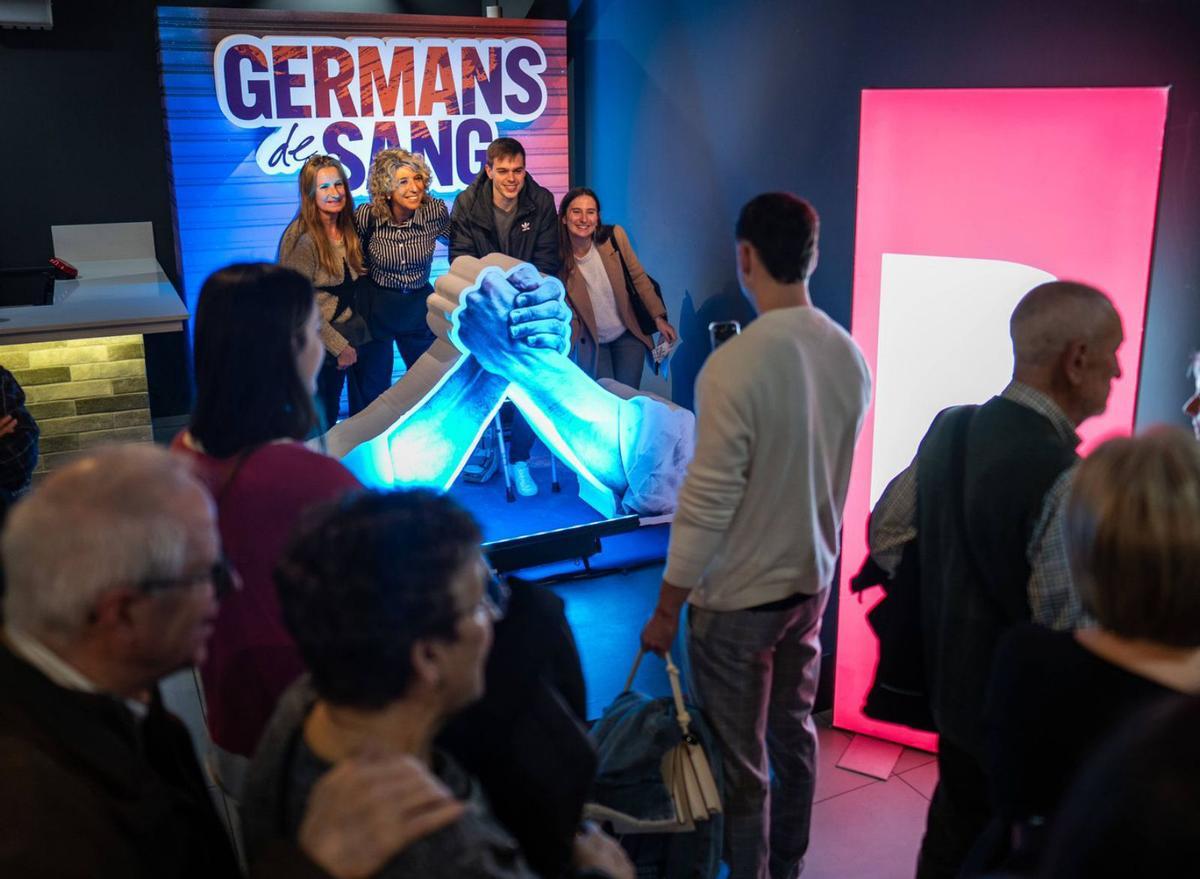 ‘Germans de sang’ omple el Condal