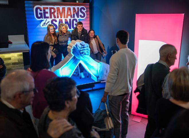 ‘Germans de sang’ omple el Condal