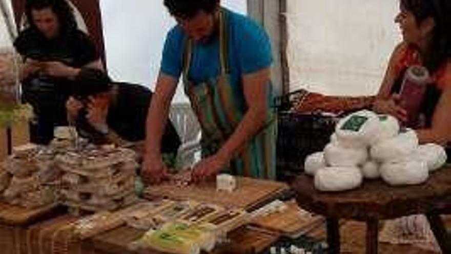 Participantes en el certamen del queso de Peñamellera Baja.