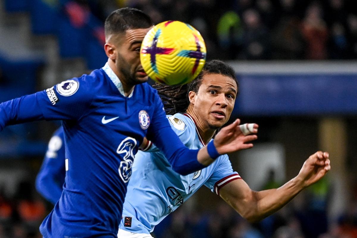 Nathan Aké: Su creciente evolución en el equipo de Guardiola le hacen un central de garantías para cualquier equipo y una oportunidad preciada en caso de que los ‘citizens’ acabaran por ser sancionados. Con un valor de mercado de 30 millones sería pretendido por todos los grandes europeos. Nathan Aké: Su creciente evolución en el equipo de Guardiola le hacen un central de garantías para cualquier equipo y una oportunidad preciada en caso de que los ‘citizens’ acabaran por ser sancionados. Con un valor de mercado de 30 millones sería pretendido por todos los grandes europeos.