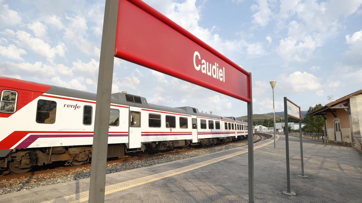 Los heridos del tren salieron del convoy cuando daba la vuelta por la ceniza.