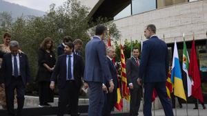 El Rey y Pedro Sánchez en un acto con presidentes autonómicos. 