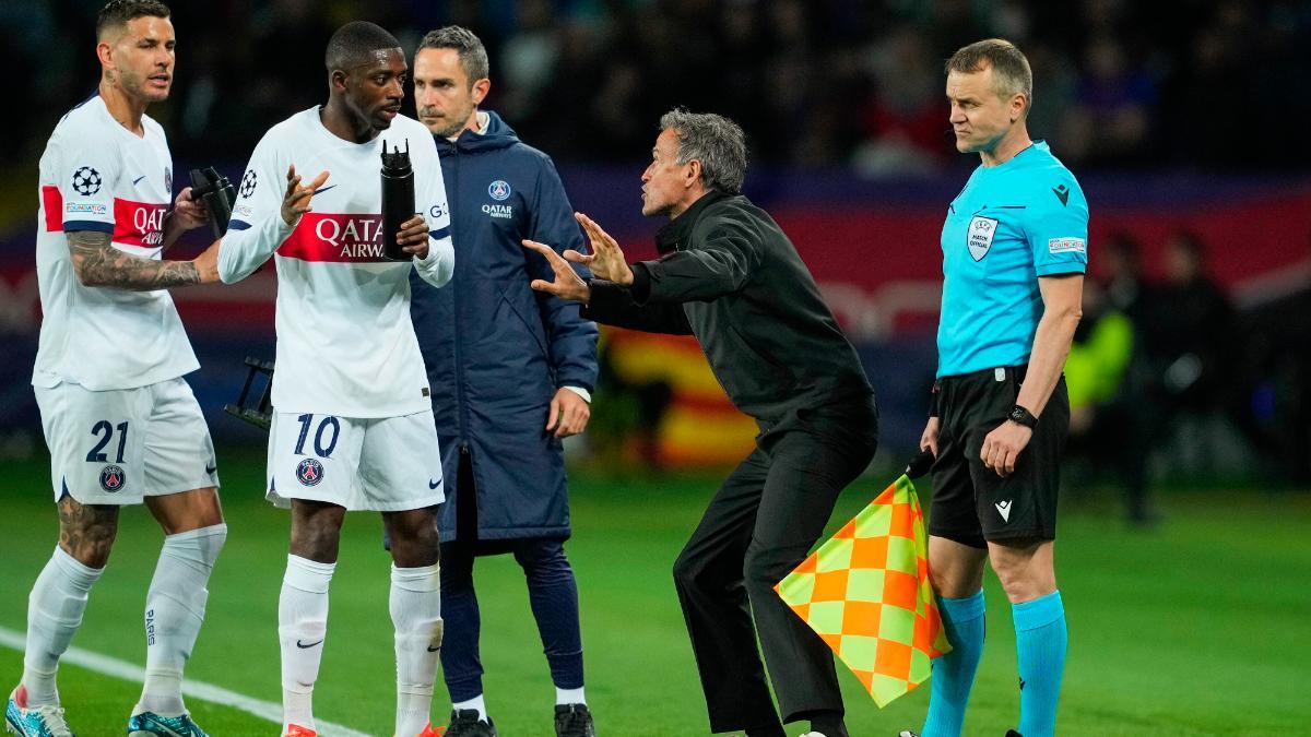 Luis Enrique dando instrucciones a Dembélé
