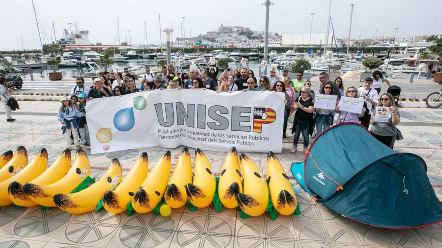 La protesta tuvo lugar frente al edificio de la delegación del gobierno en el paseo marítimo.