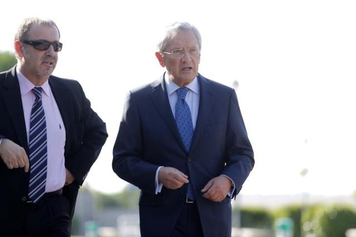 El periodista Fernando Ónega, a l’arribar a la vetlla aquest matí.