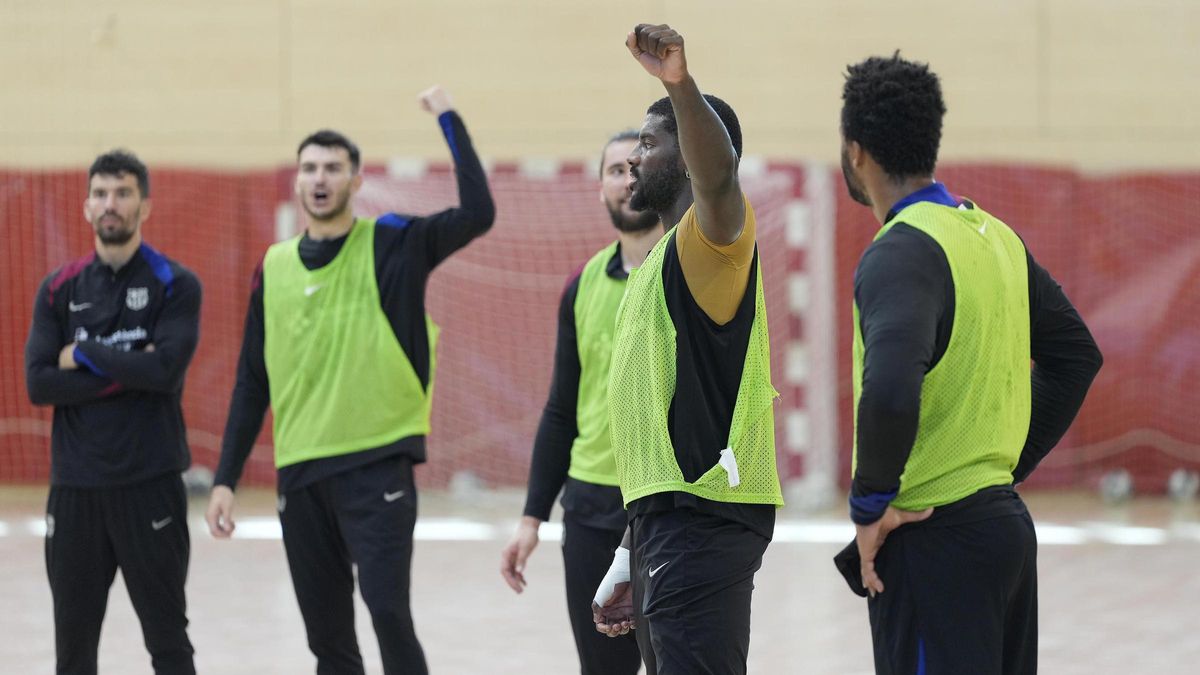 Entrenamiento del equipo de balonmano del FC Barcelona previo a la disputa de la Final Four de la Champions