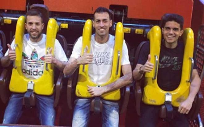 Bartra, junto a Busquets y Alba