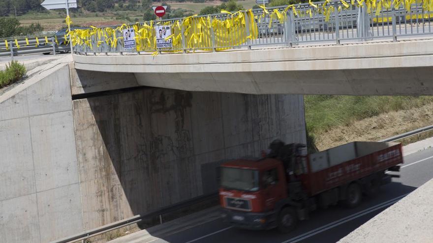 La fiscalía investiga a los Mossos por identificar a personas que retiraban lazos amarillos