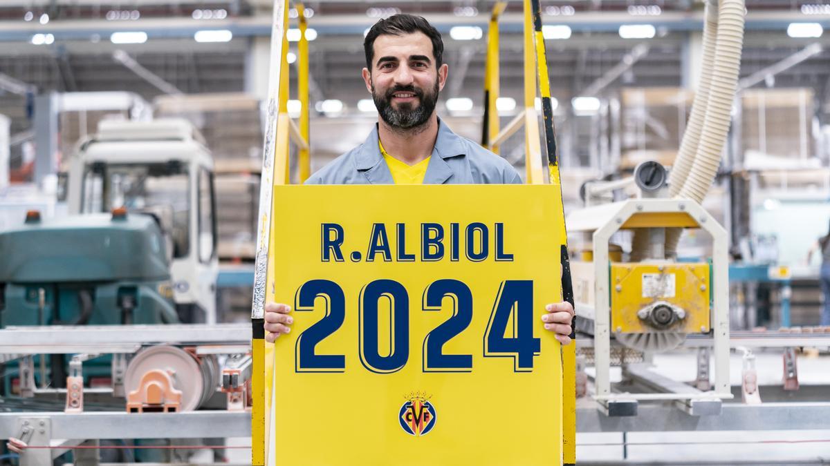 Raúl Albiol renueva con el Villarreal CF hasta 2024
