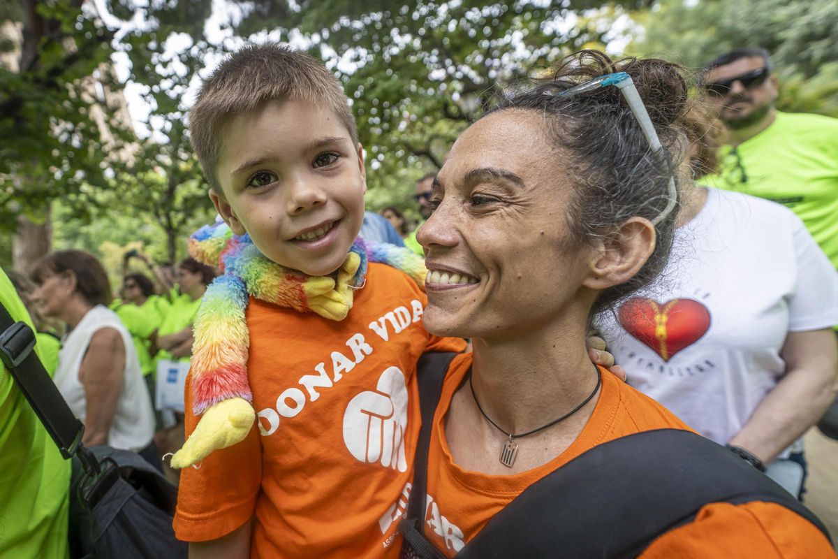 Unas 200 personas trasplantadas marchan en Barcelona en agradecimiento a los donantes de órganos