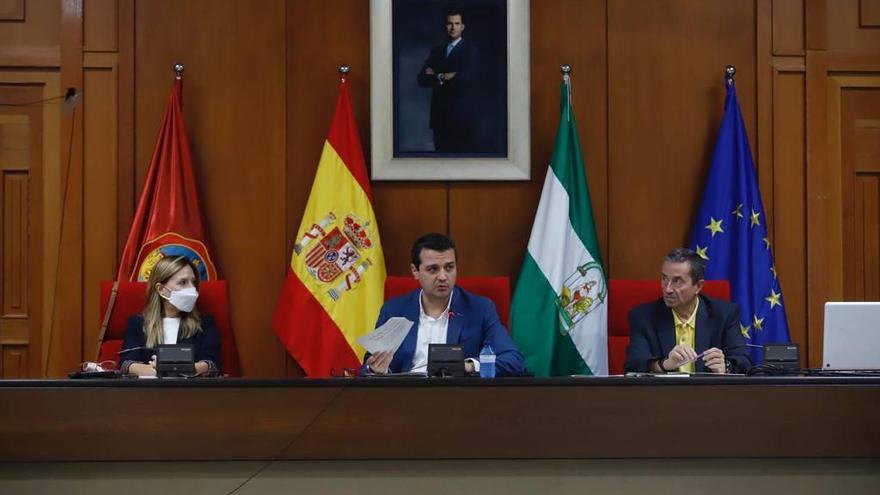 El alcalde, José María Bellido, en el pleno extraordinario celebrado esta mañana.