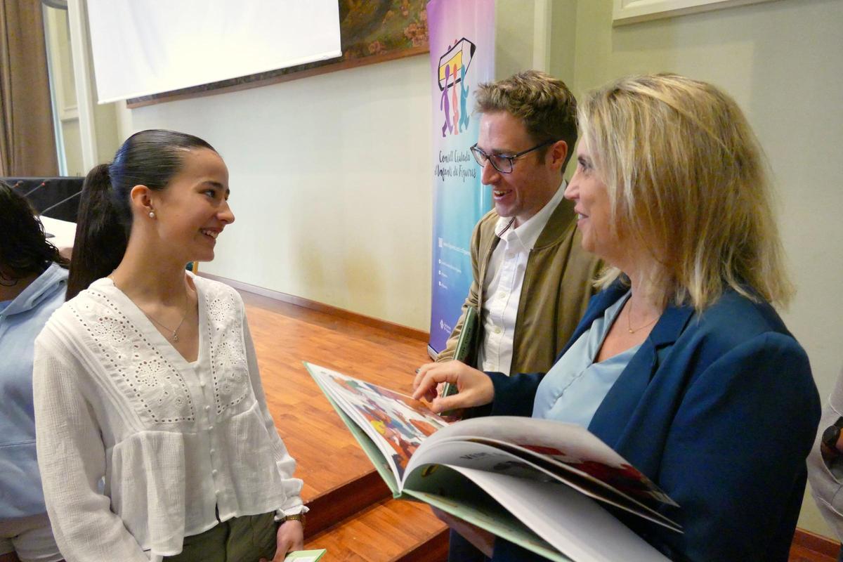 Bruna Comamala, presentadora de l'acte, amb Jordi Masquef i Marta Felip