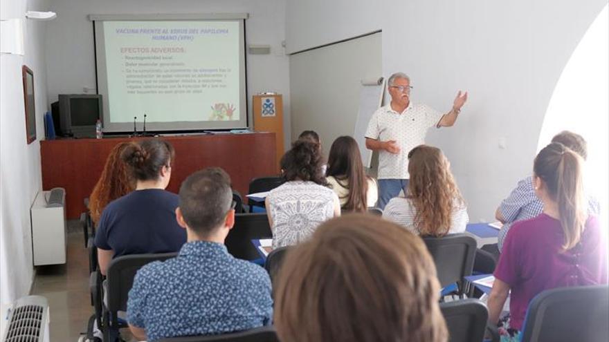 El Colegio de Enfermería celebra un taller de vacunas para los profesionales