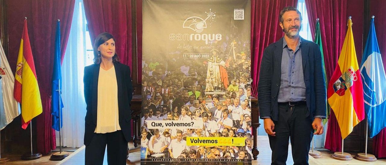 La concejala de Cultura, Sonia Outón, y el alcalde de Vilagarcía, Alberto Varela, ayer.