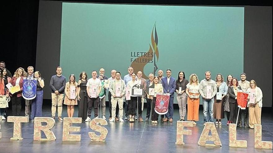 Un total de 40 comissions de dènou localitats opten aquest divendres a Alzira als premis Lletres Falleres
