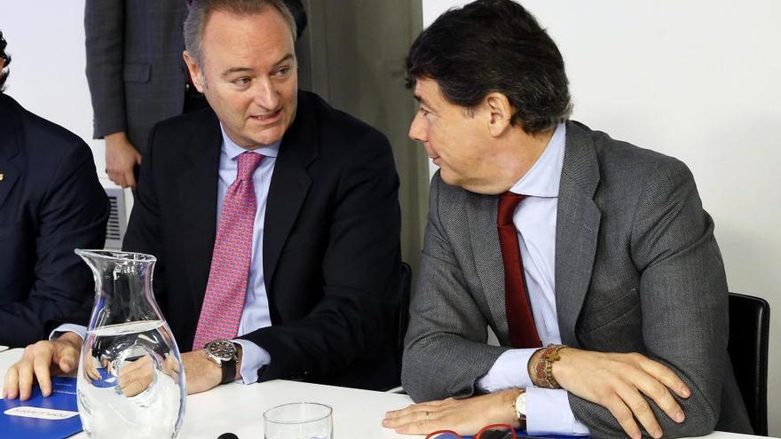 Fabra y el presidente de la Comunidad de Madrid, Ignacio González al inicio hoy de la reunión del Comité Ejecutivo Nacional del PP.