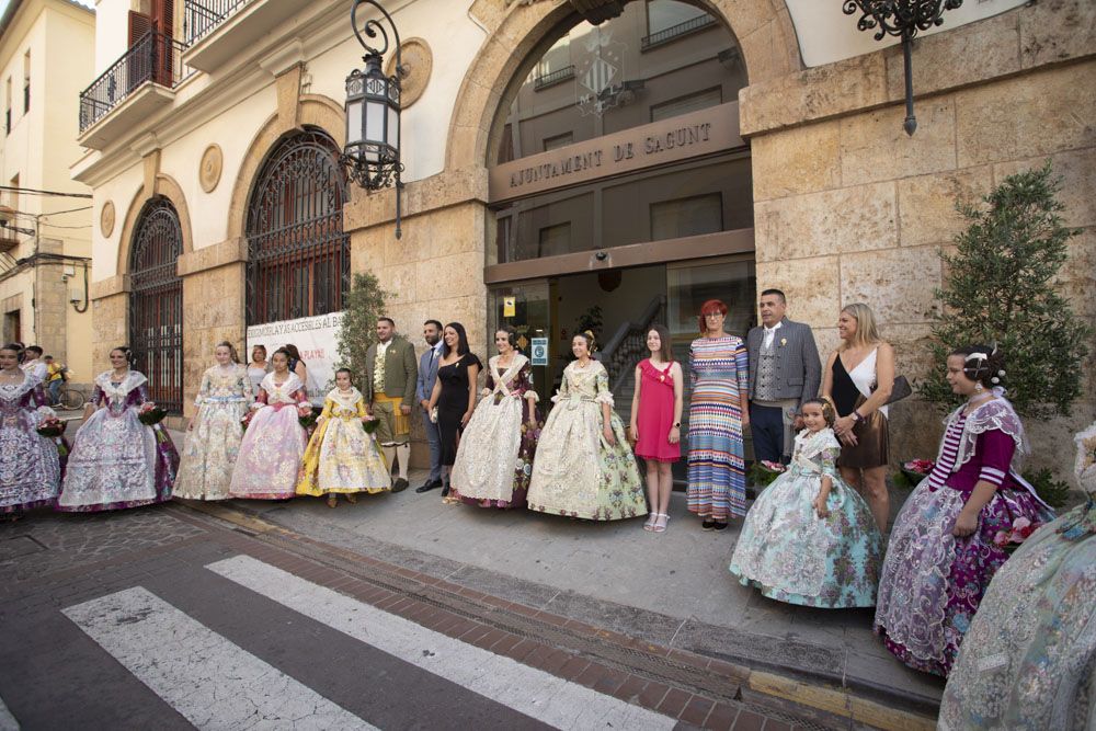 Claudia y Maite son proclamadas las nuevas Falleras Mayores de Sagunt.