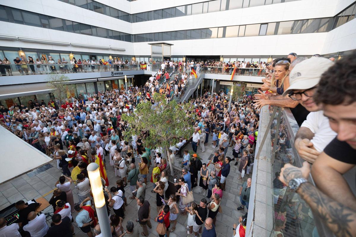 Todas las imágenes de la concentración en Ibiza en solidaridad con Ceuta Todas las imágenes de la concentración en Ibiza en solidaridad con Ceuta
