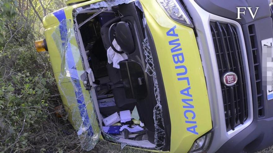 Cinco heridos en Boborás al chocar una ambulancia y un turismo