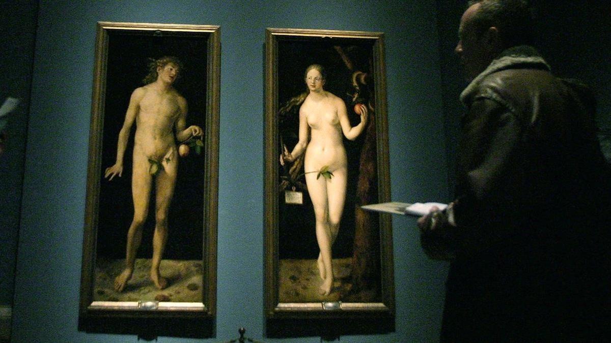 zentauroepp2714678 journalists look at the  adam and eve  paintings at the albr180917163725