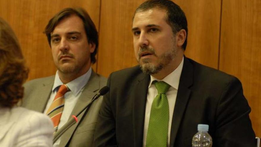 Mancebo, junto a López-Bas, durante el pleno en el que votaron a Guillén como alcalde.