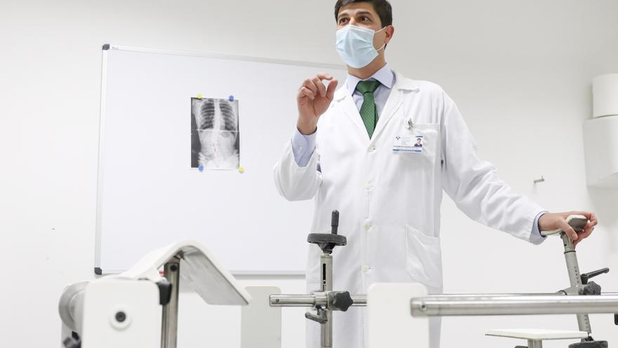 El innovador método contra la escoliosis que prepara el HUCA: corsés de vanguardia para enderezar la columna