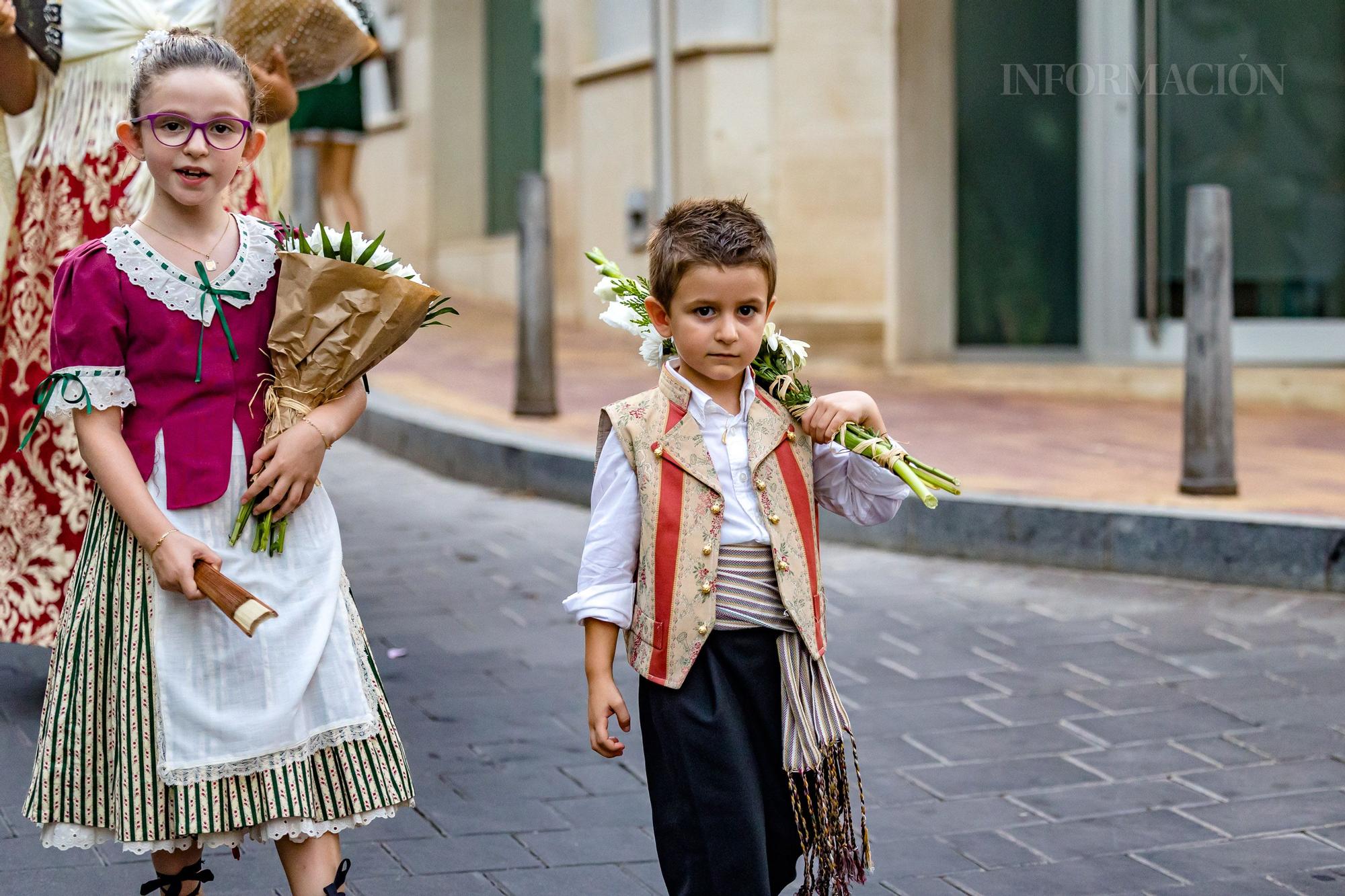 Ofrenda de flores a la Mare de Déu de l'Assumpciò en La Nucía