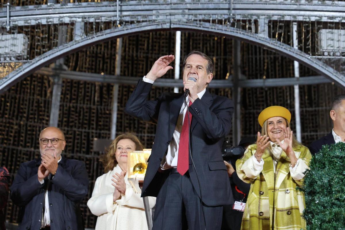 Vigo enciende la Navidad más grande de su historia ante miles de personas