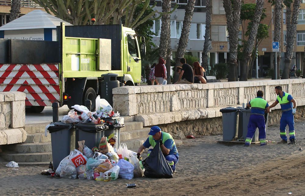 Así amanecen las playas malagueñas después de la noche de San Juan