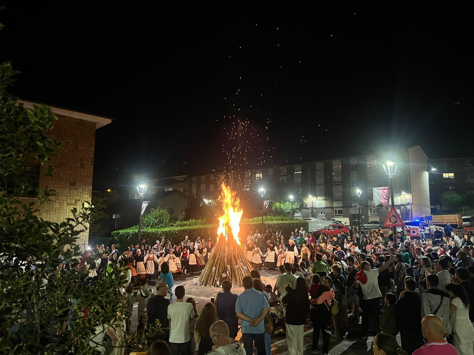 Llanera arde en hogueras: estas son las imágenes que deja San Juan en el concejo