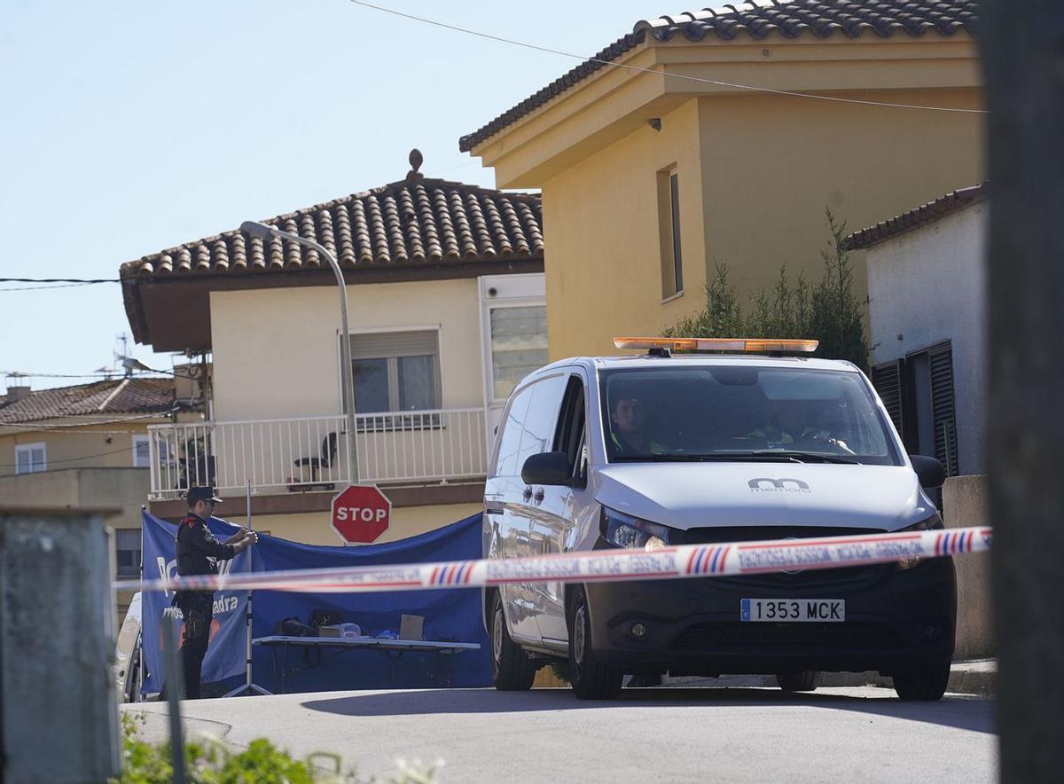 Un home mata a ganivetades el fill de 5 anys i fereix la seva dona