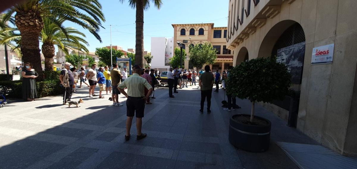 Sant Joan cede a la presión de los hosteleros y permite duplicar las terrazas a partir del lunes