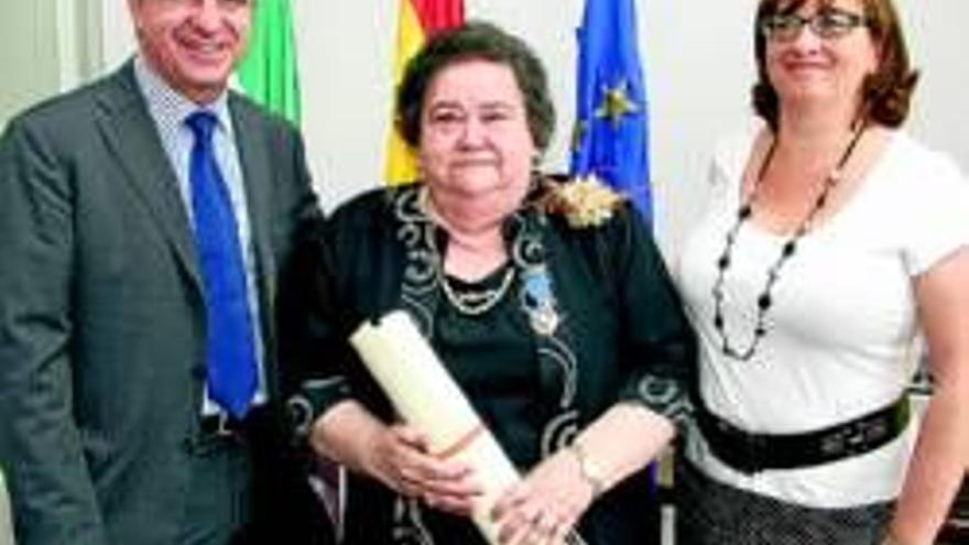 La agricultora Gloria Palomino recibe la Medalla de Oro al Trabajo