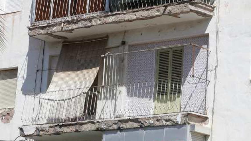 Estado que presentan algunos balcones.