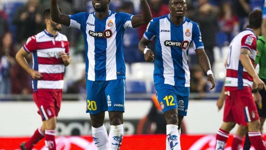 Caicedo celebra su tanto de ayer al Granada.