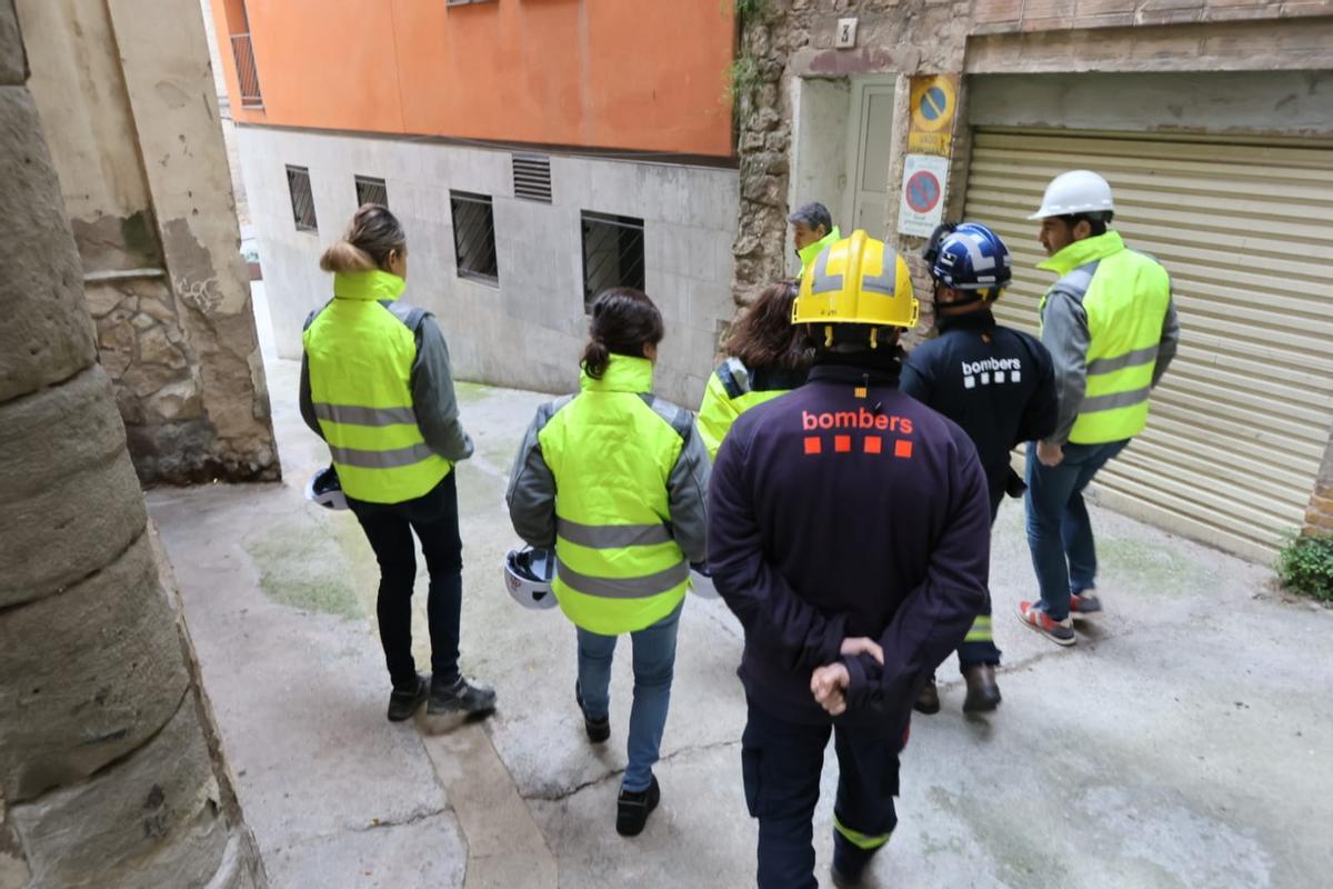 El dia després de l'incendi d'un habitatge del carrer Santa Llúcia de Manresa