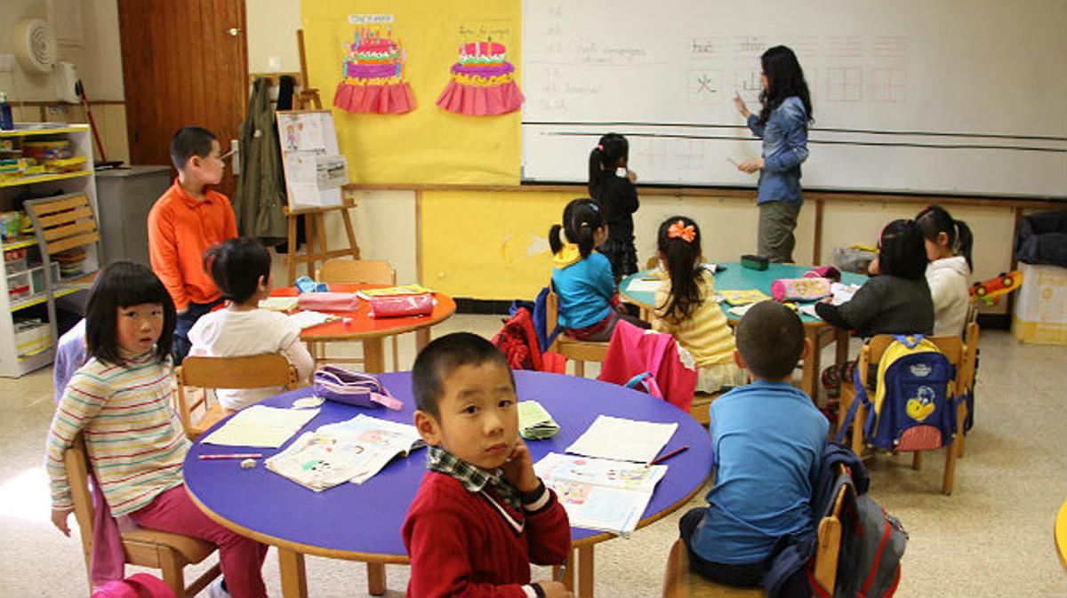 La escuela Pia de Olot abre en domingo para dar clases de chino a niños asiáticos