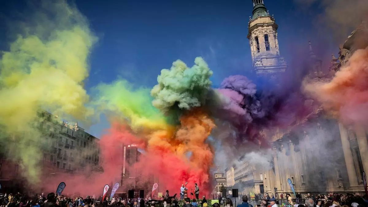 Ocho euros, un ramo y una buena causa: así florece Zaragoza esta primavera