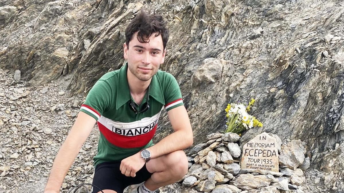 Homenaje a Cepeda por parte de un aficionado asturiano en el Galibier