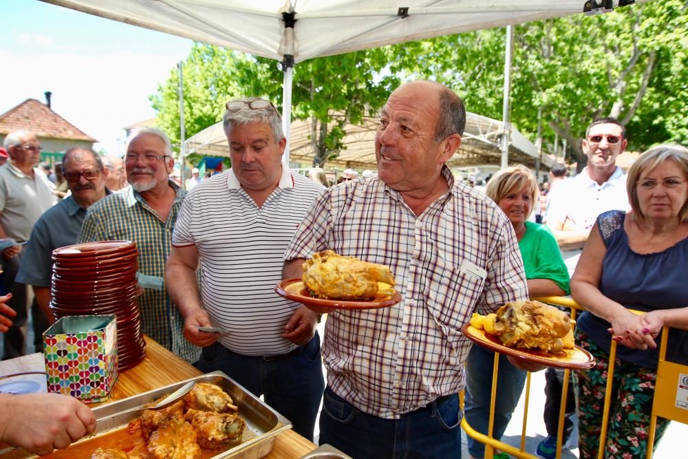 La XVIII edición de la fiesta gastronómica coincide con la celebración del Concurso-Exposición de Espantallos na Ruta do Río Barbeira.