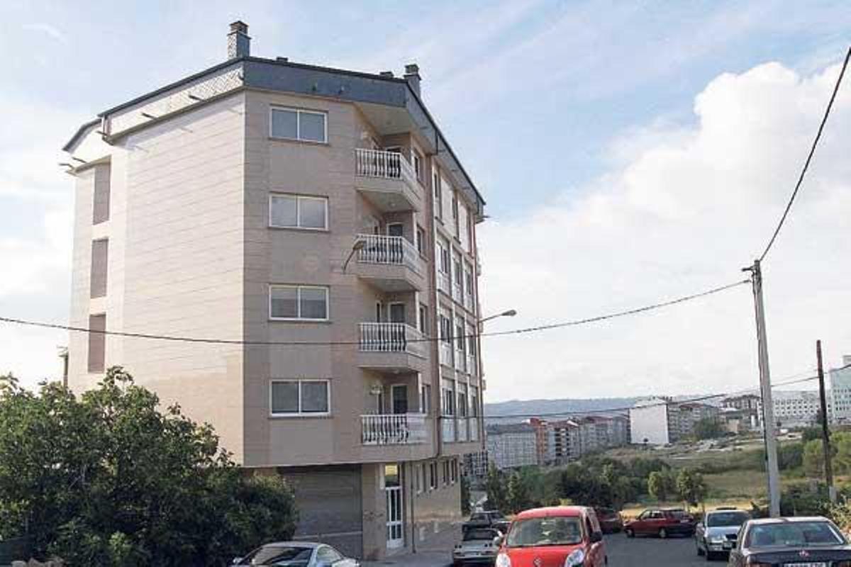 El incidente ocurrió la madrugada del domingo al lunes en el 4ºD de este edificio de Mariñamansa.  // Iñaki Osorio