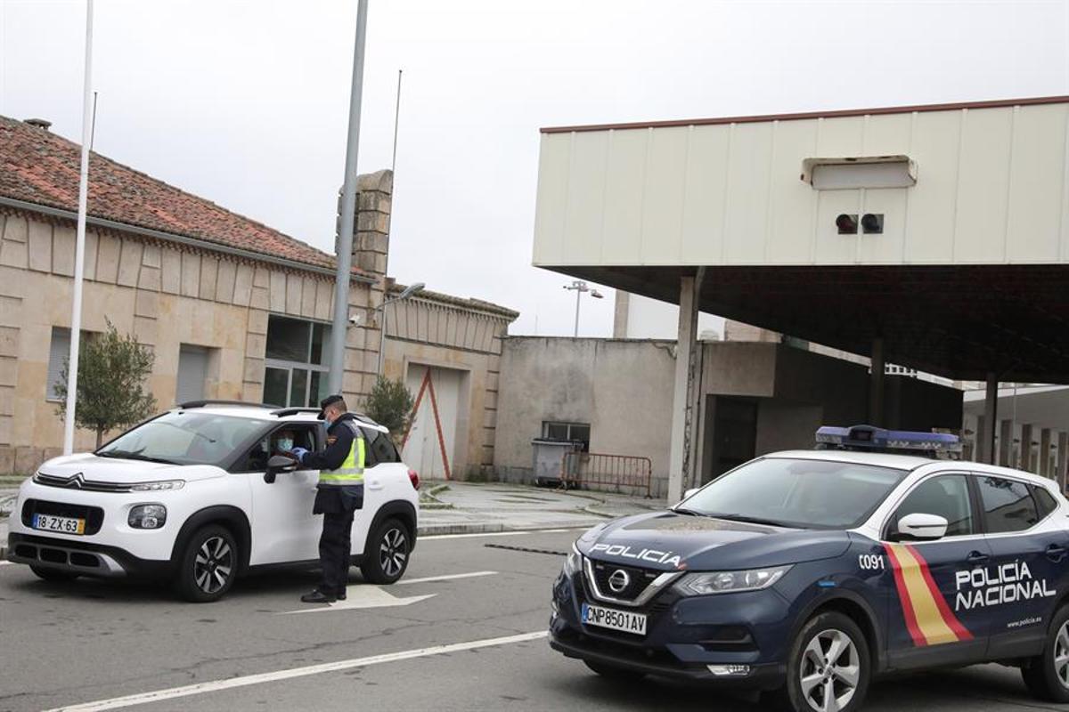 Detenen un home per arrencar-li d’una mossegada l’orella a un altre i burlar-se’n a les xarxes