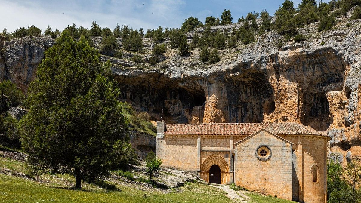 La ermita de San Bartolomé se encuentra escondida en un valle solitario donde la leyenda y la historia van de la mano.