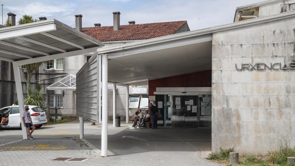 Entrada a Urgencias del Centro de Salud de Ponteareas.