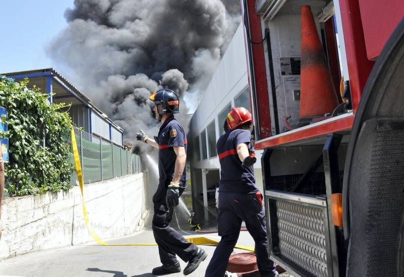 Fotogalería: Incendio en el polígono de Cogullada