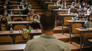 Casi la mitad de los profesores universitarios en España no tiene contrato permanente