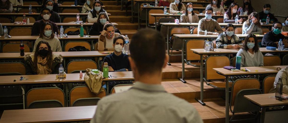 Aprovada la llei que posarà un límit a les taxes universitàries: així és la LOSU